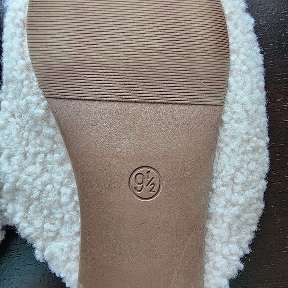 Universal Threads Sherpa Memory Foam Slippers - Picture 7 of 10